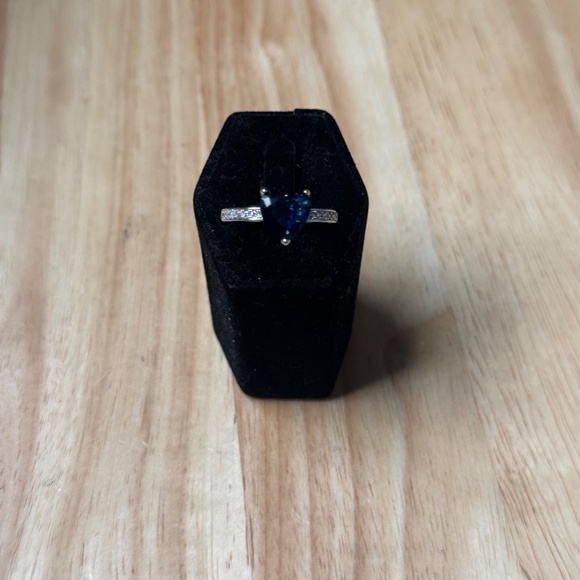 GLAMOUR ENGAGEMENT RING SIZE 6 - Picture 3 of 7